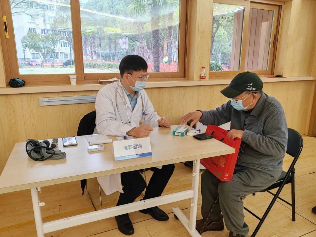 家門口有“醫”靠！長寧區開展多學科健康咨詢服務，筑牢居民健康防線